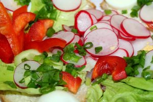 How to preserve radishes and combine with salad