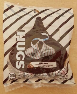 Kisses milk chocolate hugged by white crème - 0034000110483