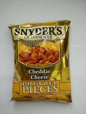 Snacks salados de trocitos de pretzels con queso cheddar bolsa 125 g - 0077975503485
