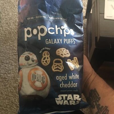 Popped potato snack, aged white cheddar - 0082666440017