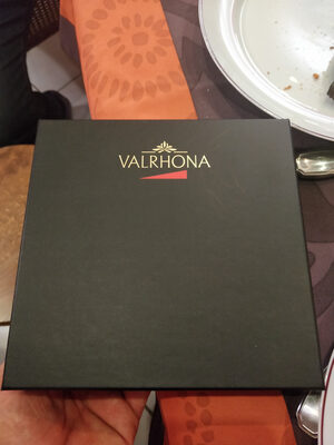 Valrhona - Amandes & Noisettes - Grand Cru Chocolat Noir - 3395328144152