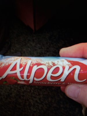 Alpen Mixed Cereal Bar, Strawberry & Joghurt - 5010029203905