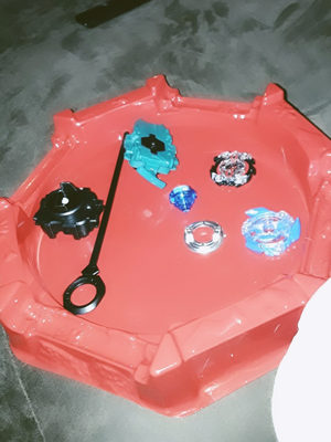 Beyblade Burst - Coffret Arène + 2 Toupies + 2 Lanceurs - 5010993361007