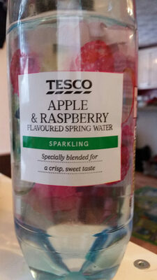 Tesco Sparkling Water Hint of Apple and Raspberry 1 Litre - 5031021335869