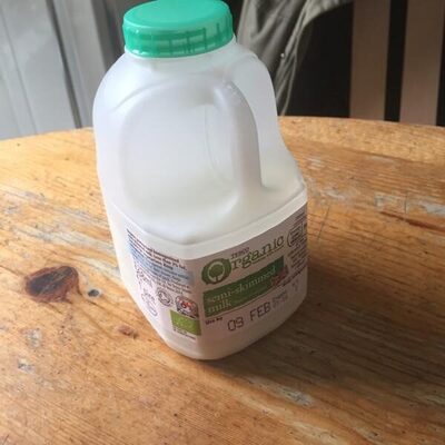 Tesco organic semi skimmed milk - 5050179945454