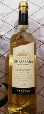 Vino blanco emparrado