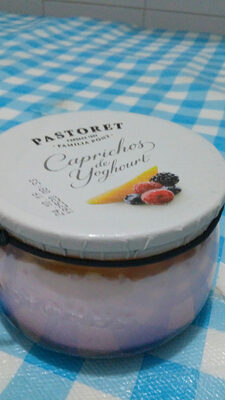 Caprichos de yogur con mango y frutas del bosque - 84197726