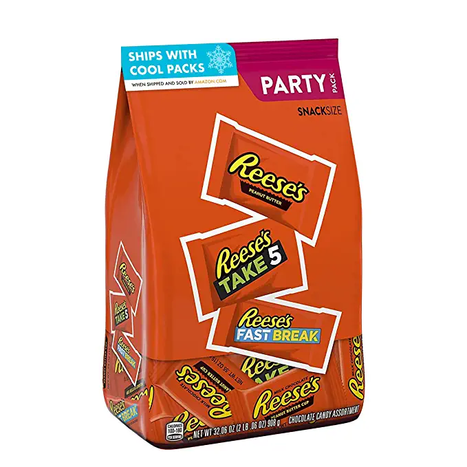 REESE'S Chocolate Peanut Butter Assortment Snack Size Halloween Candy, Individually Wrapped, 32.06 oz Bulk Party Pack - 034000939220
